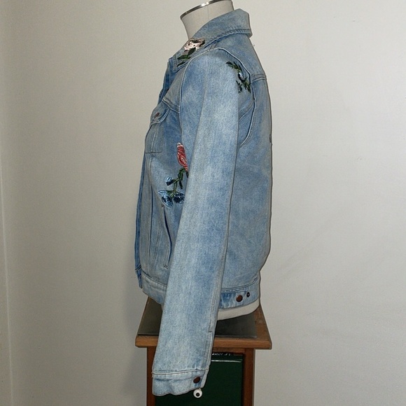 Anthropologie OLIVACEOUS Floral Embroidered Jean Jacket. Size Medium. Cotton. - Picture 4 of 13